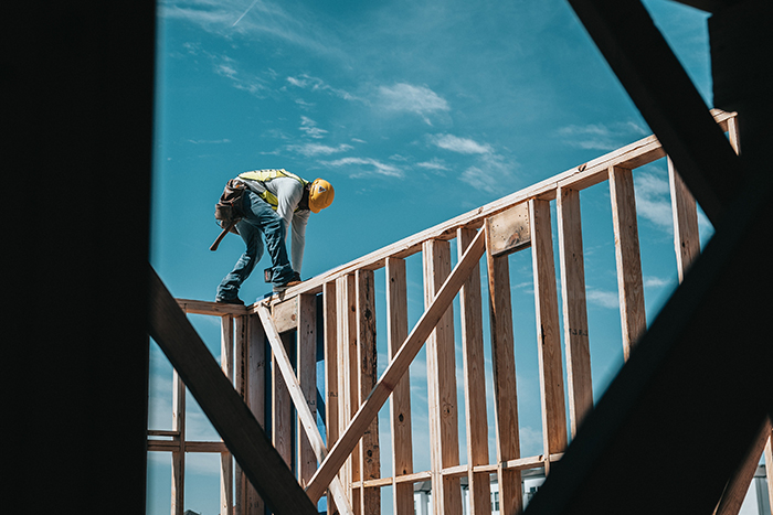 Construction workers should try to avoid heat related injuries